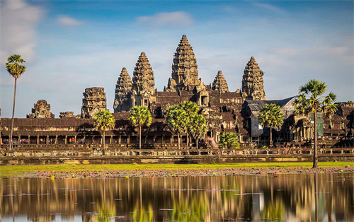 Angkor - Phnompenh Admire the wonders of the world